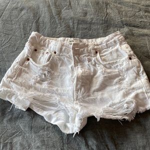 ZARA WHITE JEAN SHORTS SIZE 6